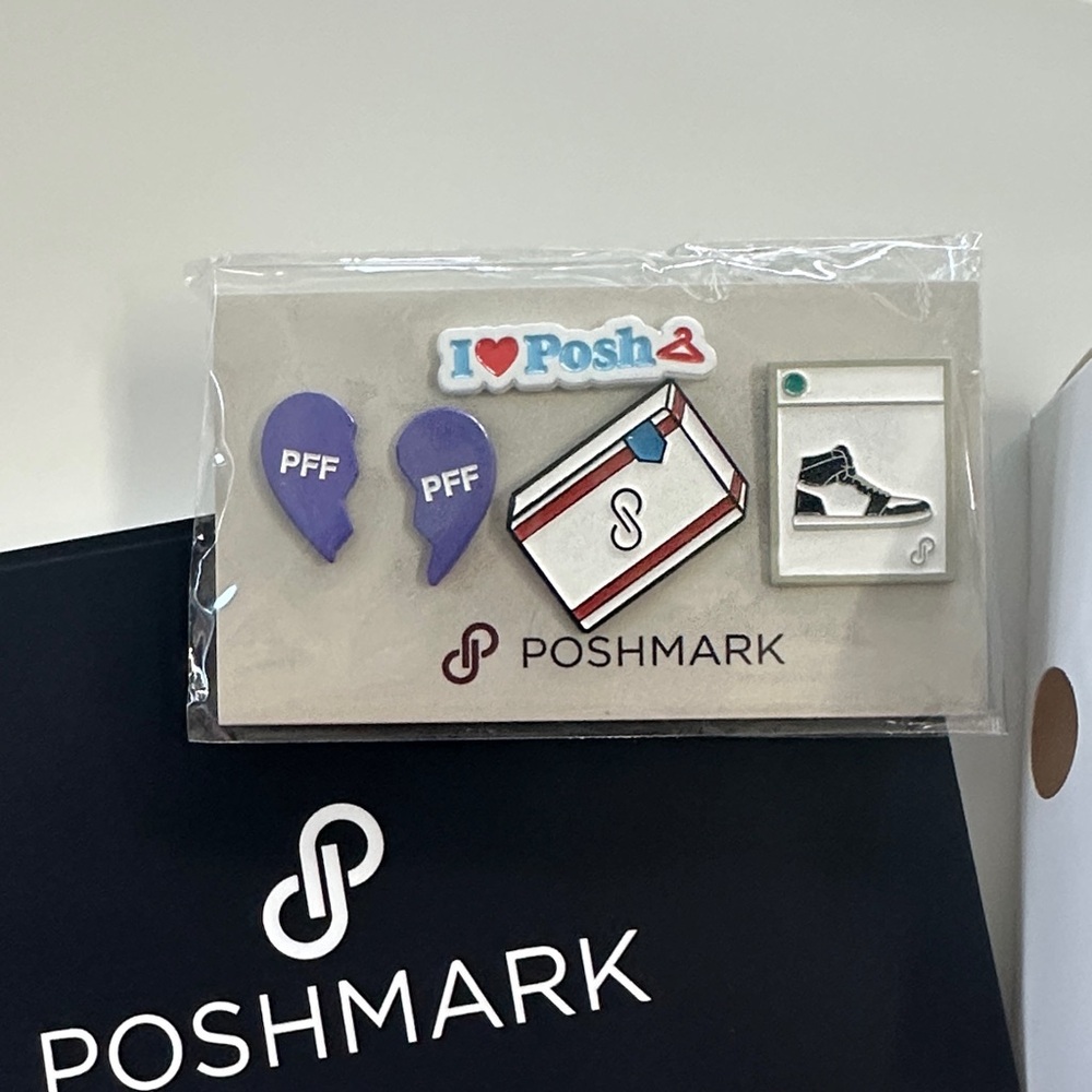 Poshmark’s Items Bundle - Picture 2 of 8